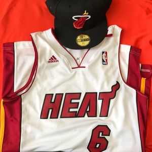 MIAMI HEAT HAT & LEBRON JAMES JERSEY